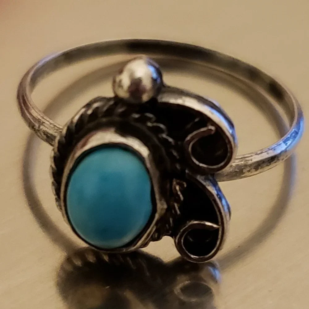 Vintage Handmade Southwest Native American Turquoise Sterling Silver Ring